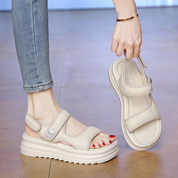 Moterų sportiniai sandalai, korėjiečio stiliaus, apvali nosis, viršus iš kelių medžiagų, gumos padas, sagtis užsegimas