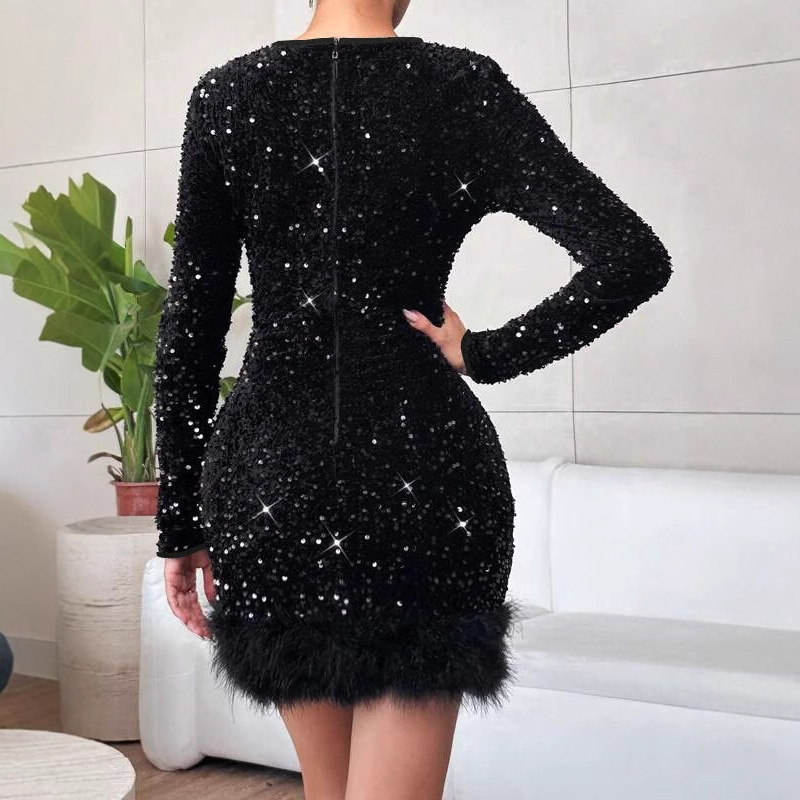 Kötött anyagú ruha gyöngyökkel díszített, kerek nyakú, szűk fazonú, hosszú ujjú