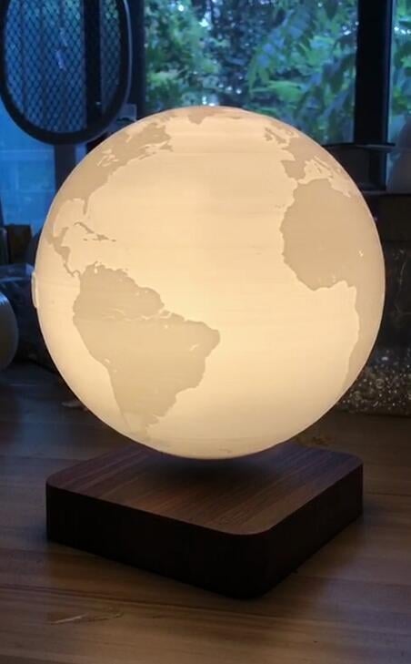 Stolná lampa s magneticky levitujúcim mesiacom, LED, dotykové ovládanie, ABS materiál, 110–220V