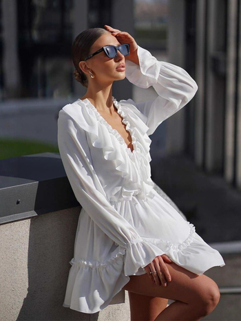 Poliészterből készült ruha hosszú ujjúval, V-nyakkal, elasztikus derékkal és fodros lótuszlevél szoknyával