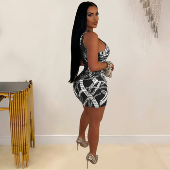 Poliészter ujjatlan ruha hímzéssel, kerek nyakú, magas derekú