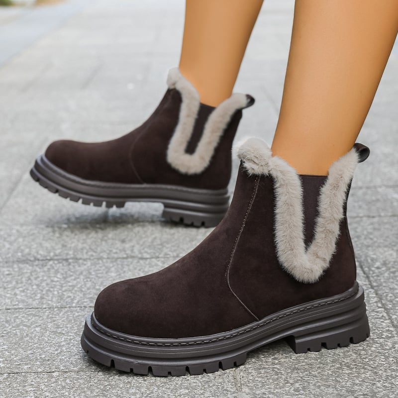Női hócsizma velúr felsőrésszel, műszőrmés bélés, magas szár, gumírozott talp, 3–5 cm sarok