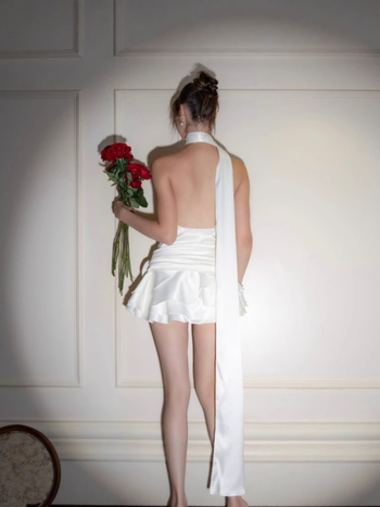 Ženska haljina s jednim ramenom i otvorenim leđima, saten, elastični poliester, bez rukava, niski struk