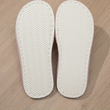 Пантофи със затворен нос и ягодова бродерия, спортен стил — Горна част: кадифе Xishi; Телешка кожа; Подметка: конопено преплитане; Дебелина на подметката: 0–3 cm; Плосък ток