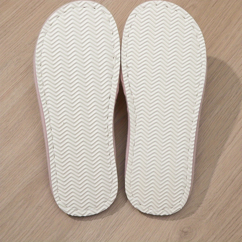 Пантофи със затворен нос и ягодова бродерия, спортен стил — Горна част: кадифе Xishi; Телешка кожа; Подметка: конопено преплитане; Дебелина на подметката: 0–3 cm; Плосък ток