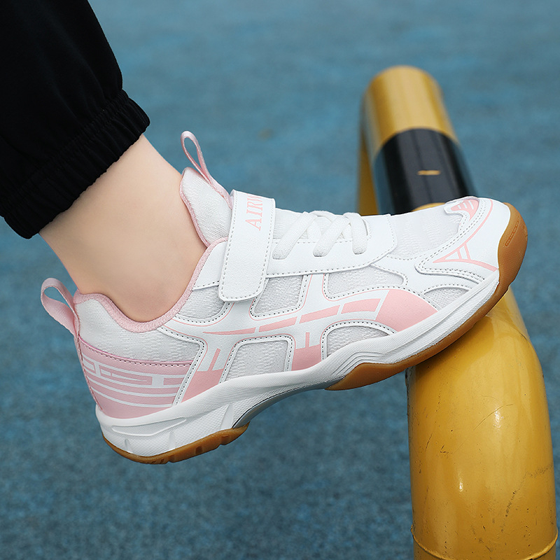 Detské badmintonové topánky s Velcro, priedušné, vršok z kombinácie syntetickej kože a sieťoviny, podrážka z prírodnej gumy