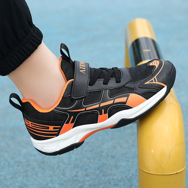 Detské badmintonové topánky s Velcro, priedušné, vršok z kombinácie syntetickej kože a sieťoviny, podrážka z prírodnej gumy