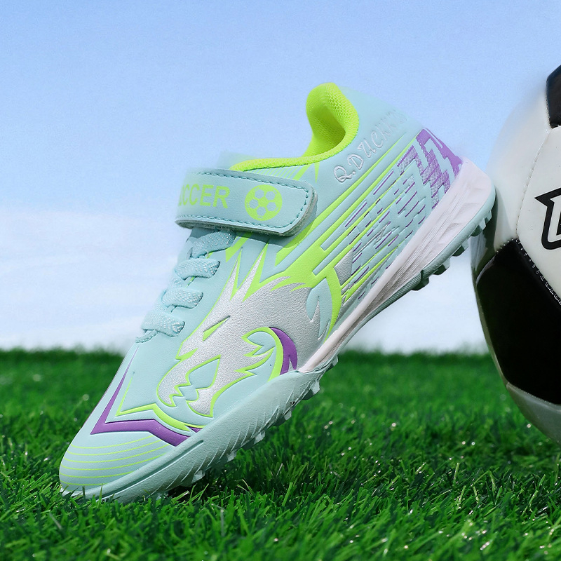 Παιδικά ποδοσφαιρικά παπούτσια με Velcro - unisex, χαμηλό ύψος, ανάπνευστη άνω επιφάνεια από δίχτυ, ανθεκτική σόλα από καουτσούκ, αντιολισθητική, κατάλληλα για φυσικό και τεχνητό χορτάρι.