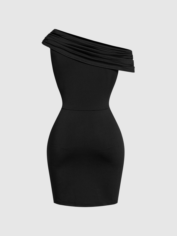 Haljina od Milk Silk s otvorenim ramenima, visokim strukom, bez rukava, suknja s ribljim repom