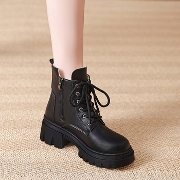 Martin csizmák PU felsőrésszel, gumírozott talppal, középtok 3-5 cm, fűzőzáras, hétköznapi stílus