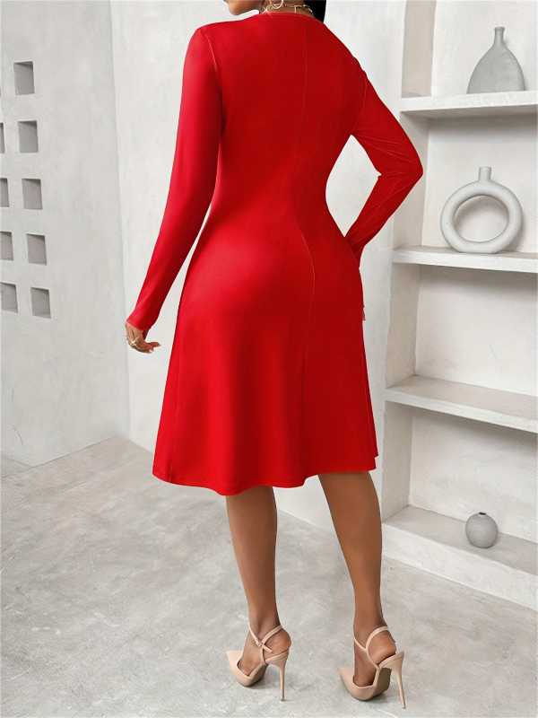 Milk Silk materiálból készült stredne dlhé šaty, farebný blok s motýľovým uzlom dekorom, okrúhly golier, dlhé rukávy (Milk Silk; Solid Color; Round Collar; Long Sleeve; Mid-Length)