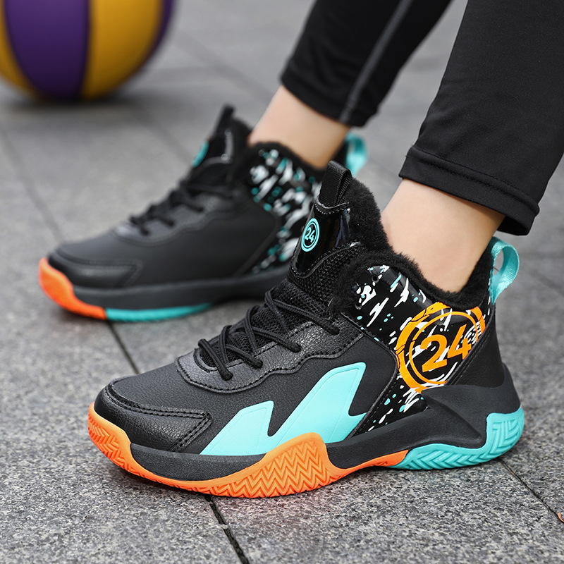 Fiúknak készült kosárlabda edzőcipő – csúszásmentes, meleg, lélegző, fűzővel, felső része szintetikus bőr, talp TPR