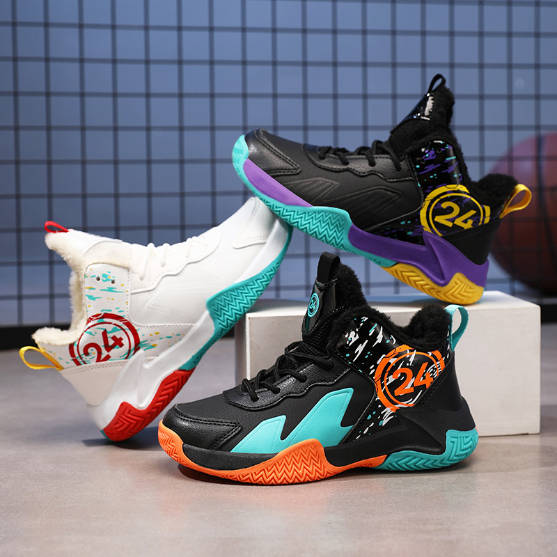 Fiúknak készült kosárlabda edzőcipő – csúszásmentes, meleg, lélegző, fűzővel, felső része szintetikus bőr, talp TPR