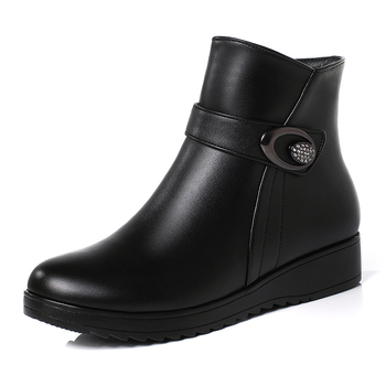 Női rövid csizma alacsony sarokkal, vízálló csúszásmentes gumi talp, mikroszálas felsőrész, oldalsó cipzár, kerek orr, őszi-téli szezonra