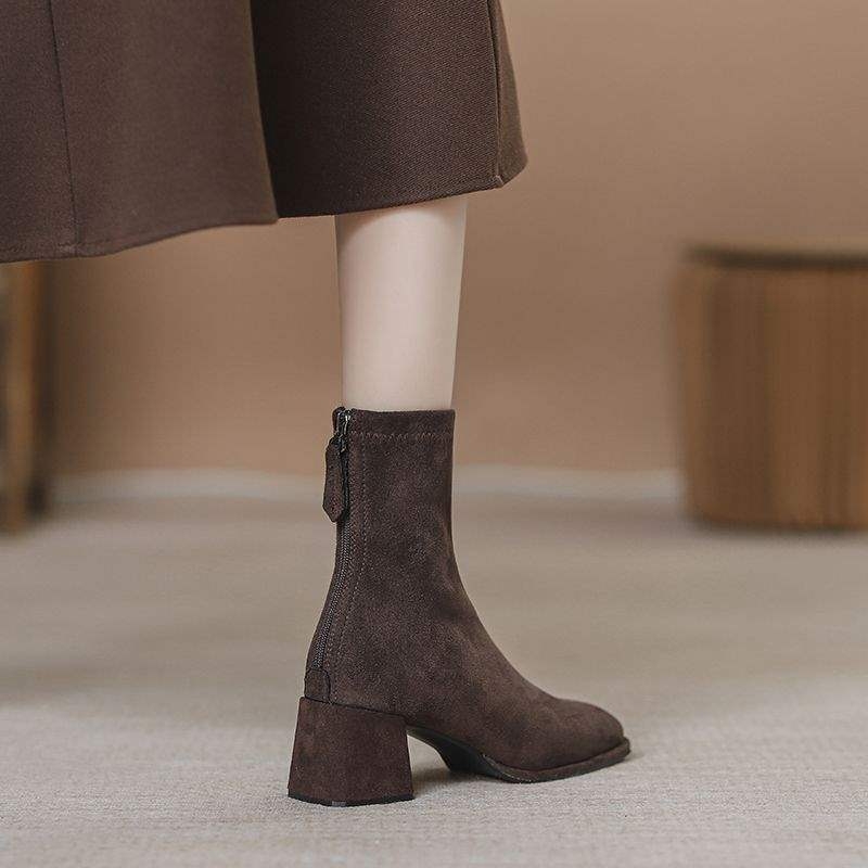 Női Martin csizma hátul cipzárral, kerek orr, alacsony szár, középmagas sarkú, fleece bélés