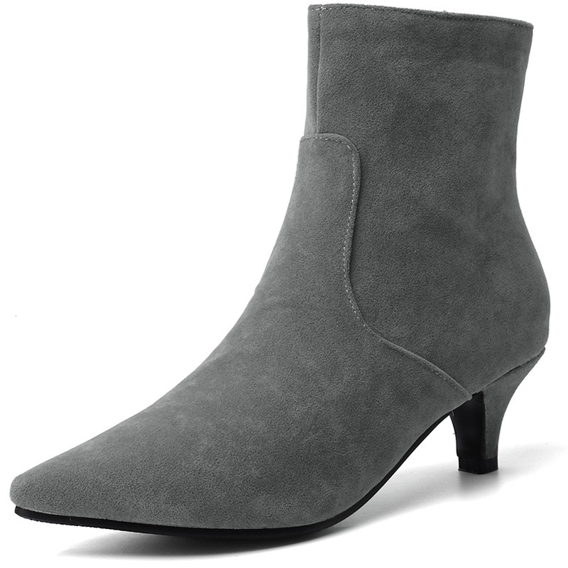 Női velúr rövid bokacipő retro stílusban, hegyes orr, 6-8 cm magas sarok, gumírozott talp