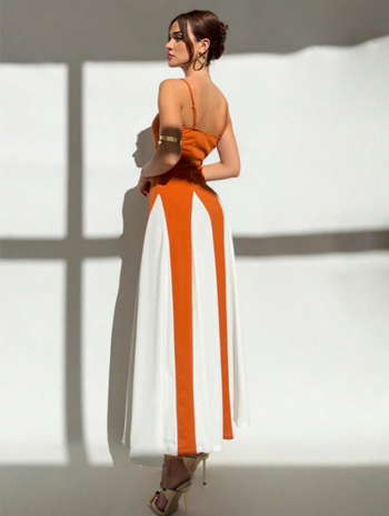 Hosszú pántos ruha pamut-poliészter anyagból, színblokkokkal, magas derékkal, U-nyakú