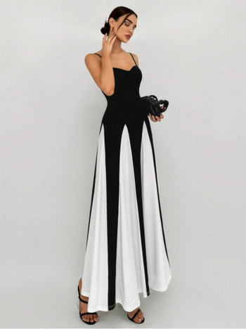 Hosszú pántos ruha pamut-poliészter anyagból, színblokkokkal, magas derékkal, U-nyakú