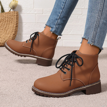 Női PU Martin csizmák elől fűzős, kerek orr, gumírozott talp, középmagas sarok 3–5 cm