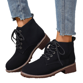 Női PU Martin csizmák elől fűzős, kerek orr, gumírozott talp, középmagas sarok 3–5 cm