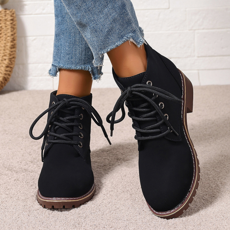 Női PU Martin csizmák elől fűzős, kerek orr, gumírozott talp, középmagas sarok 3–5 cm