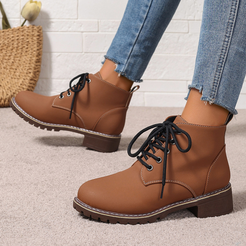 Női PU Martin csizmák elől fűzős, kerek orr, gumírozott talp, középmagas sarok 3–5 cm