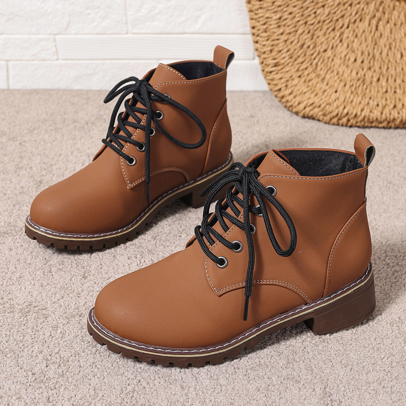 Női PU Martin csizmák elől fűzős, kerek orr, gumírozott talp, középmagas sarok 3–5 cm