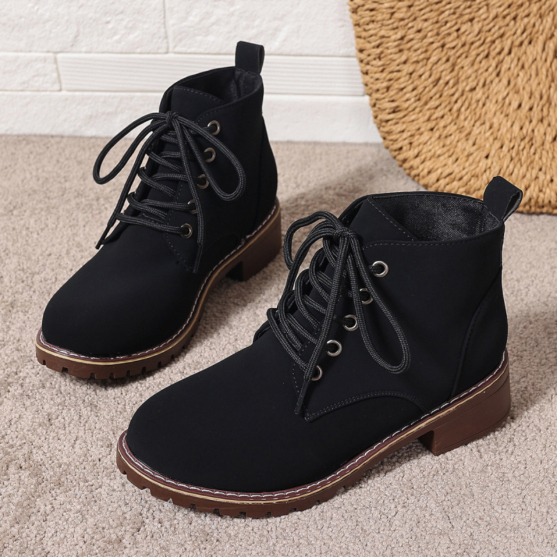 Női PU Martin csizmák elől fűzős, kerek orr, gumírozott talp, középmagas sarok 3–5 cm