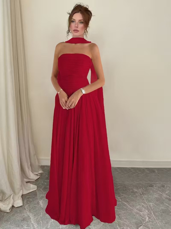 Két darabos ruhaszett: váll nélküli, ujjatlan, hosszú, A-vonalú ruha, magas derékkal, poliészter