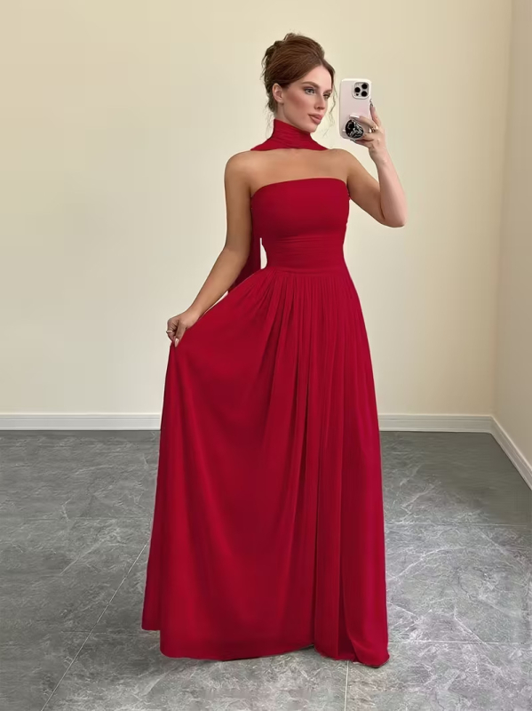 Két darabos ruhaszett: váll nélküli, ujjatlan, hosszú, A-vonalú ruha, magas derékkal, poliészter