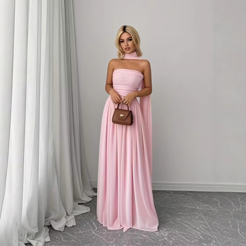 Két darabos ruhaszett: váll nélküli, ujjatlan, hosszú, A-vonalú ruha, magas derékkal, poliészter