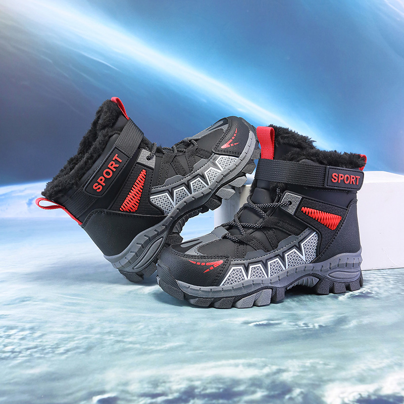 Fiúknak készült téli bokacipő, mikroszálas bőrfelső, pamuttal bélelt belső, csúszásmentes talp, sportos stílus