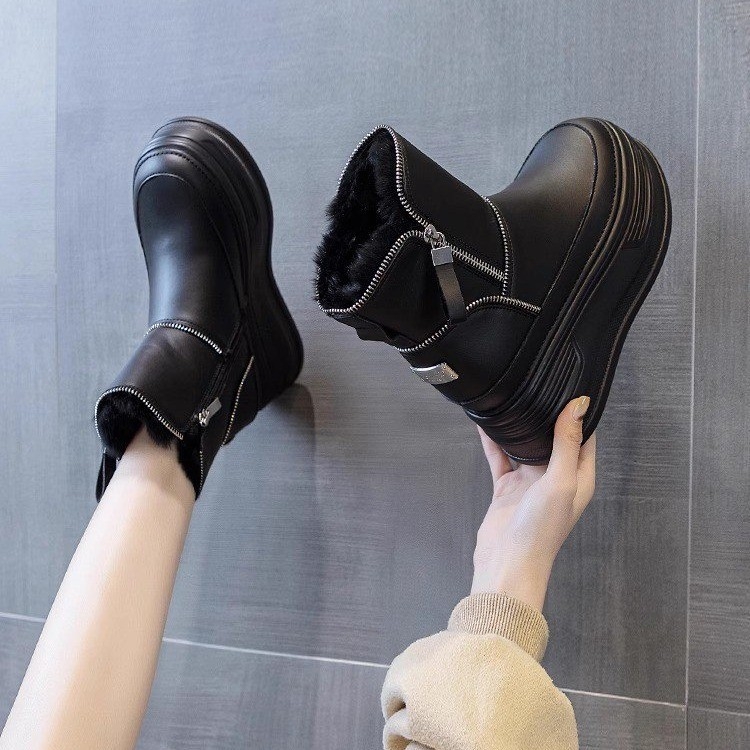 Női téli divatcsizmák belső magasságnövelővel és műszőrme bélésével, rövid szárú, kerek orrú, Ultra-Fiber felső rész bőr, PU talp