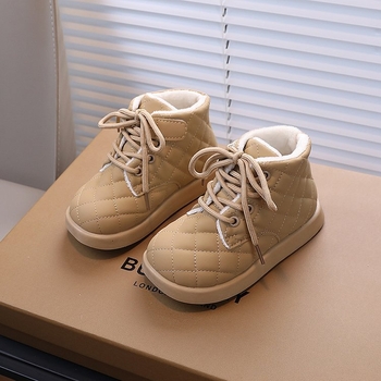 Gyerek téli cipő fleece béléssel, uniszex, felső anyaga: kettős rétegű marhabőr/műbőr, 7–12 év, kosárlabda cipő