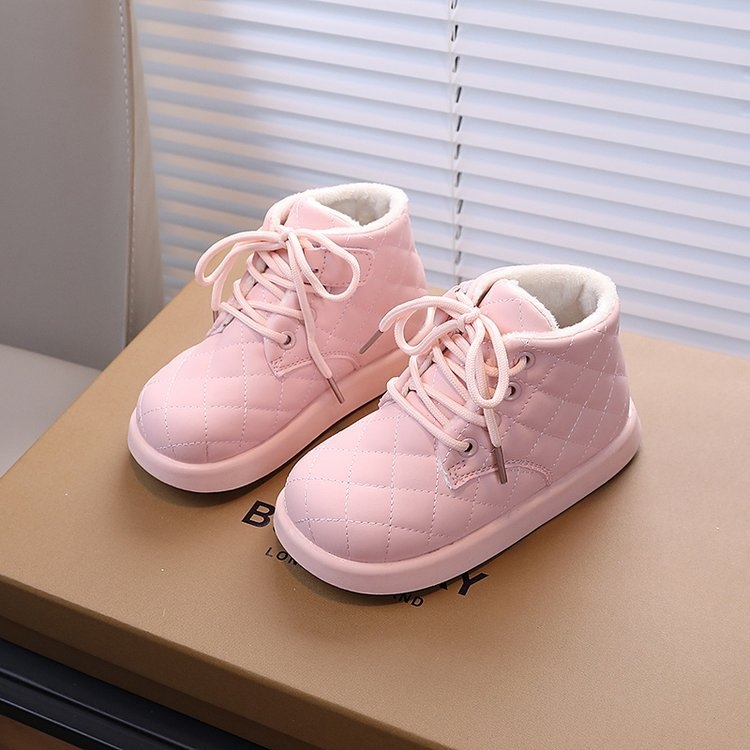 Gyerek téli cipő fleece béléssel, uniszex, felső anyaga: kettős rétegű marhabőr/műbőr, 7–12 év, kosárlabda cipő