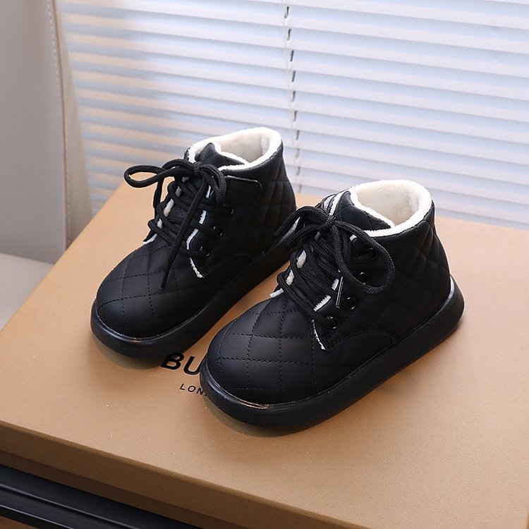 Gyerek téli cipő fleece béléssel, uniszex, felső anyaga: kettős rétegű marhabőr/műbőr, 7–12 év, kosárlabda cipő