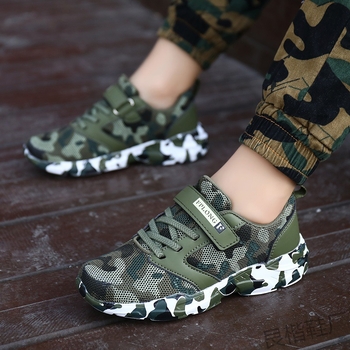 Gyerekeknek készült futócipő kamufláž mintával, hálós felsőrész, Velcro-zár, könnyű MD talp