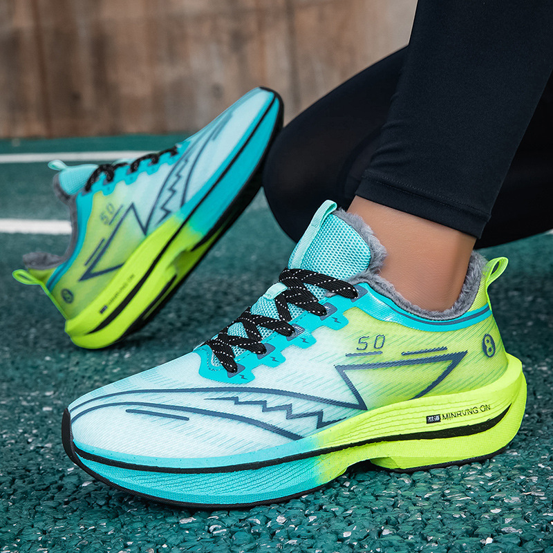 Futócipők szövött felsőrésszel, Phylon talp, műszőrt tartalmazó talpbetéttel, fűzős záródás