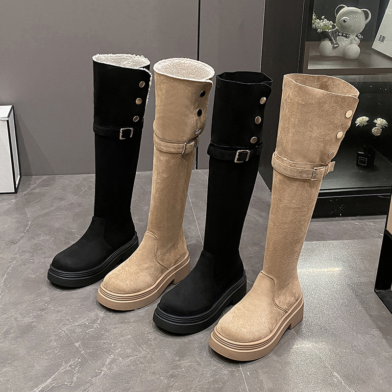 Velúr térd fölötti csizma, magas szár, oldalsó cipzár, kerek orr, alacsony, vastag sarok