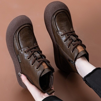 Divatcsizmák PU felsőrész, gumírozott talp, középtok 3-5 cm, középső szár, oldalsó cipzár