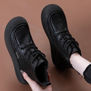 Divatcsizmák PU felsőrész, gumírozott talp, középtok 3-5 cm, középső szár, oldalsó cipzár