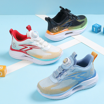 Fiúknak készült futócipő hálós felsőrésszel, légies és könnyű, csavaros lezárású, EVA talppal