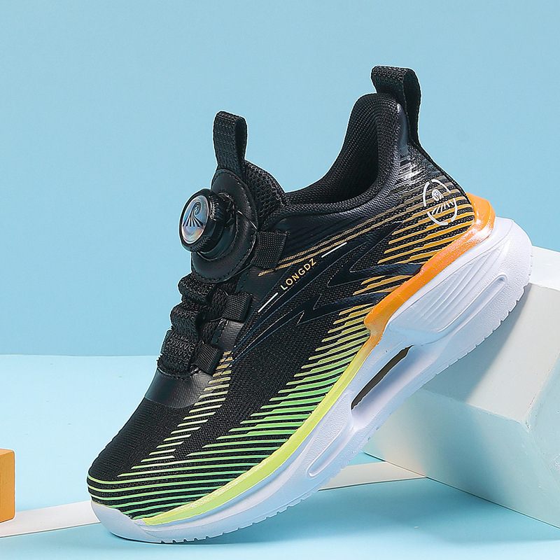 Fiúknak készült futócipő hálós felsőrésszel, légies és könnyű, csavaros lezárású, EVA talppal