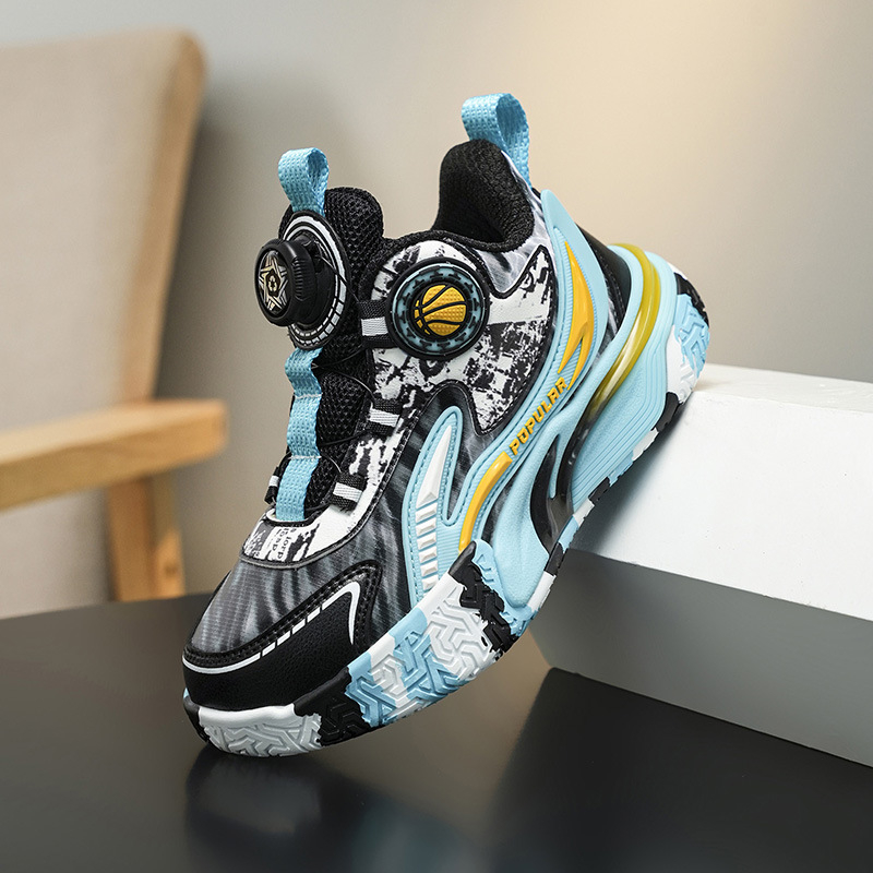 Gyerek kosárlabda cipő - felsőrész szintetikus bőrből, csíkos mintázat, gumi talp, légáteresztő és ütéscsillapító tulajdonságok, 4–16 évesek számára