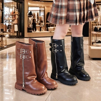 Lányok térdig érő lovas csizma (Külső anyag: Szintetikus bőr; Szár: Magas; Zárás: Oldalsó cipzár; Talp: Gumi)