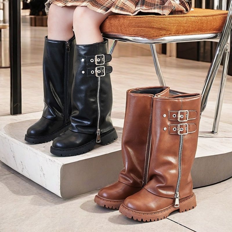 Lányok térdig érő lovas csizma (Külső anyag: Szintetikus bőr; Szár: Magas; Zárás: Oldalsó cipzár; Talp: Gumi)