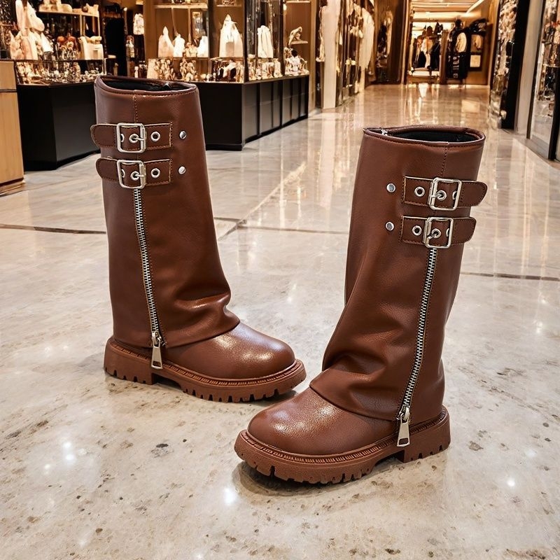 Lányok térdig érő lovas csizma (Külső anyag: Szintetikus bőr; Szár: Magas; Zárás: Oldalsó cipzár; Talp: Gumi)