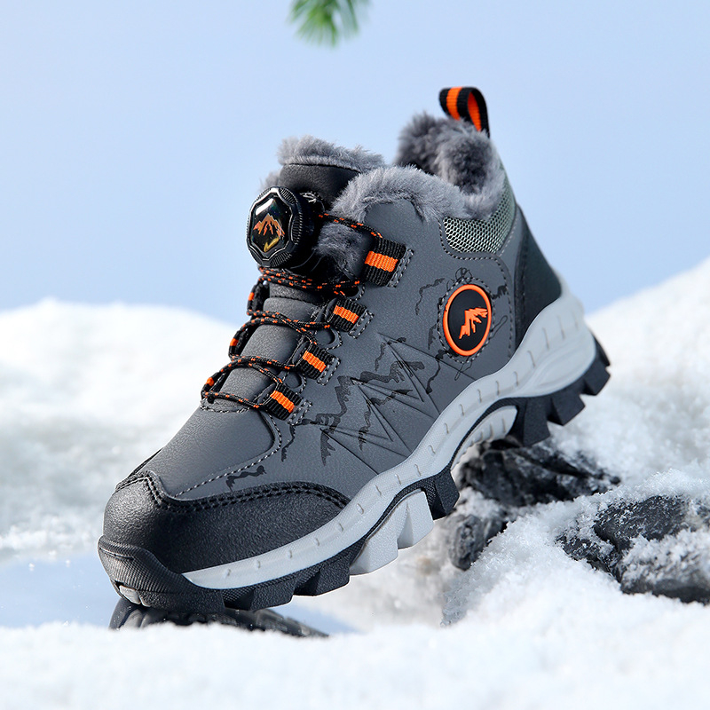 Uniszex gyerek túracipő, vastagított szigeteléssel, műbőr felsőrész, TPR talp, csúszásmentes és kopásálló.