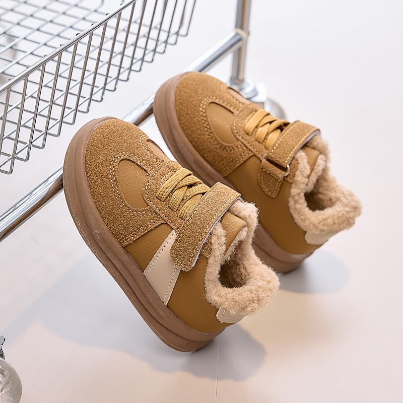 Uniszex gyerekcipő vastag talppal, Velcro-zárás, alacsony felső rész, szintetikus bőr felső, gumírozott talp