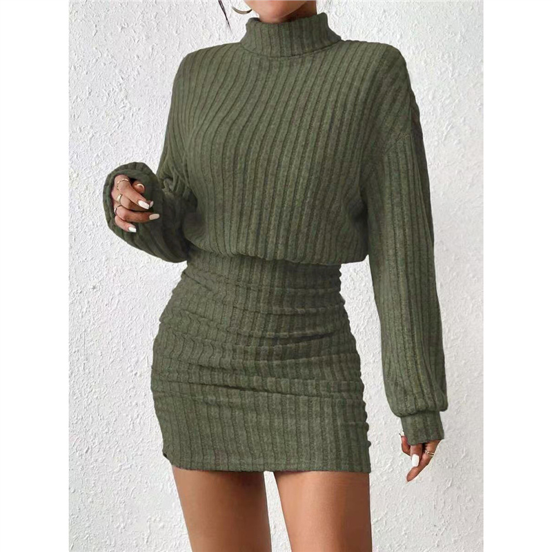 Polyészter ribbed kötött ruha magas nyakkal, hosszú raglán ujjakkal, csípőn szűk fazonú, rövid szoknyával